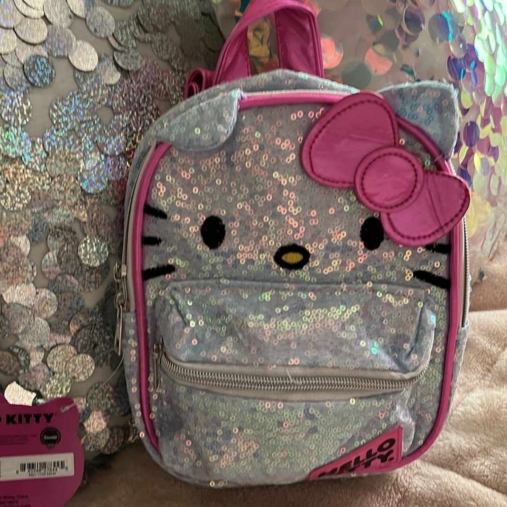Hello Kitty Backpack - Picture 3 of 4